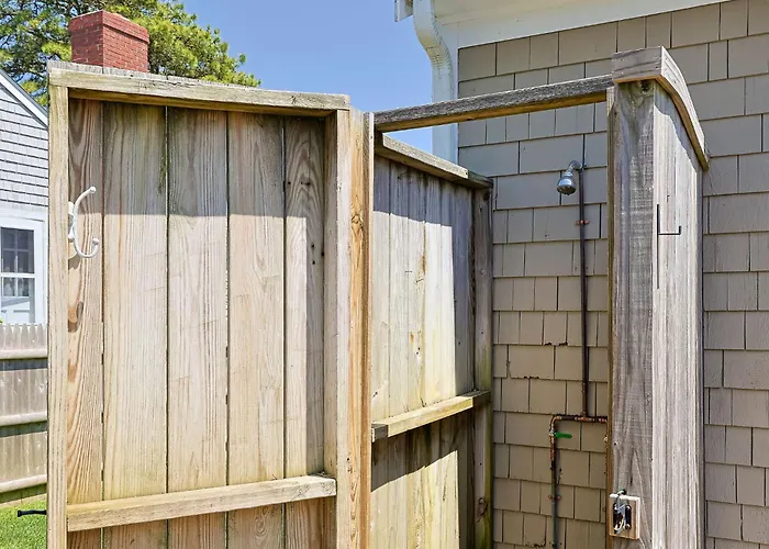 Beachside Retreat! Cozy 1-Bedroom W Private Yard