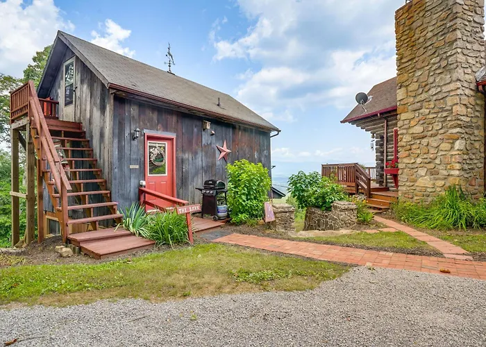 Cozy Luray Cabin W/ Views: Near Hiking Trails!