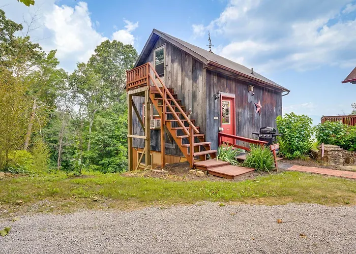 Cozy Luray Cabin W/ Views: Near Hiking Trails!