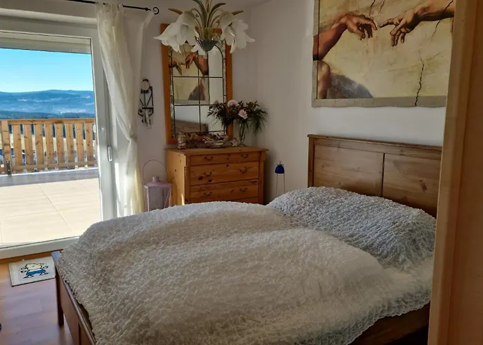 Großes Ferienwohnung mit wunderschöner Terrasse und Aussicht