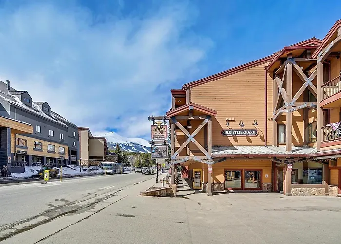 Der Steiermark: Cozy King Studio with Mountain Views