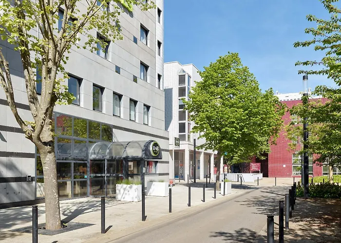 B&B Hotel Saint-Quentin-En-Yvelines Centre Gare 4 Etoiles