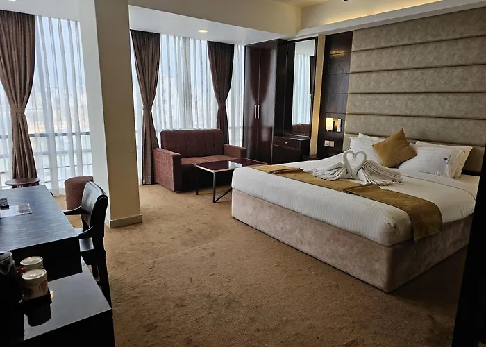 White Park Hotel & Suites