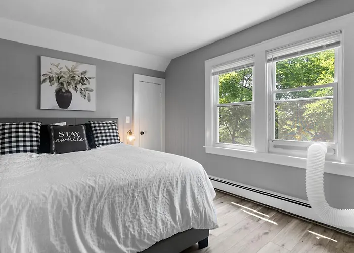 2Br Apartment Near Downtown Stamford I Pets Ok