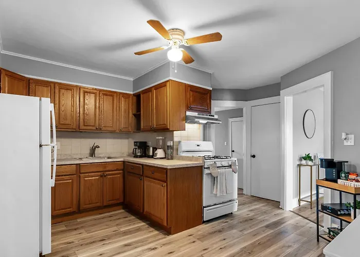 2Br Apartment Near Downtown Stamford I Pets Ok