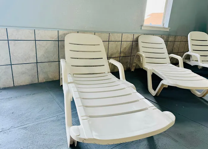 Ozark Inn And Suites