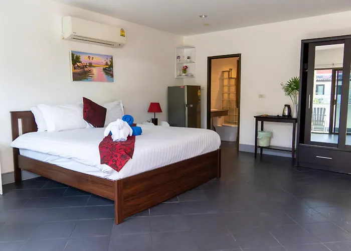 Deng'S Kamala Beach Guesthouse