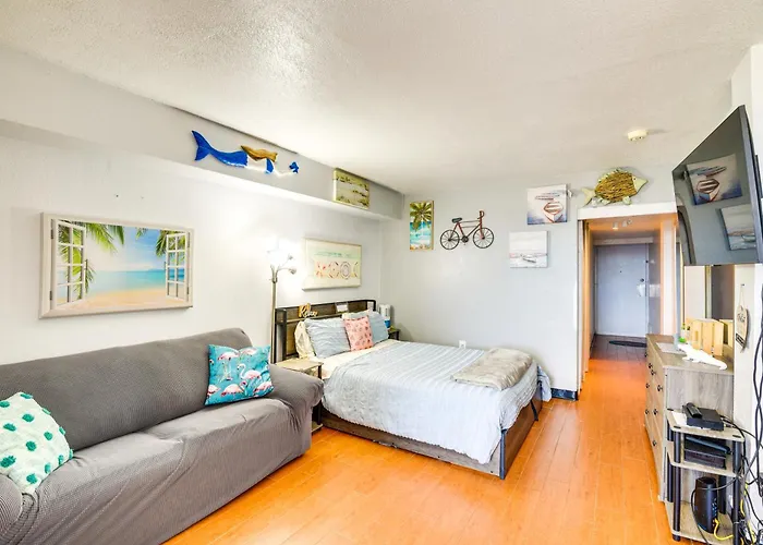 Balcony W/ Ocean Views: Daytona Beach Studio