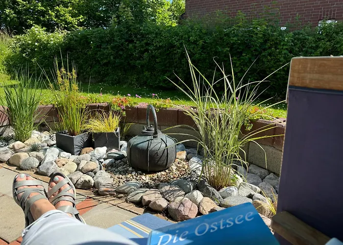 SEGELund - Zeit für uns- ruhige und sonnige Ferienwohnung mit Terrasse und Garten nahe Strand und Ostsee