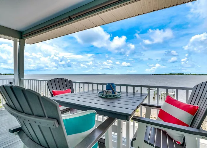Steps To Beach: Waterfront Cedar Key Home!