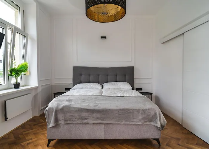 Hl Apartments