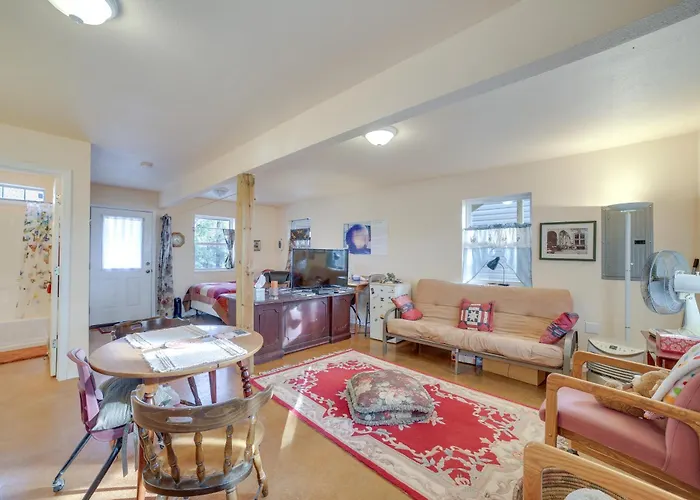 Cozy Rogers Studio Apt W/ Lake Access & Fire Pit!