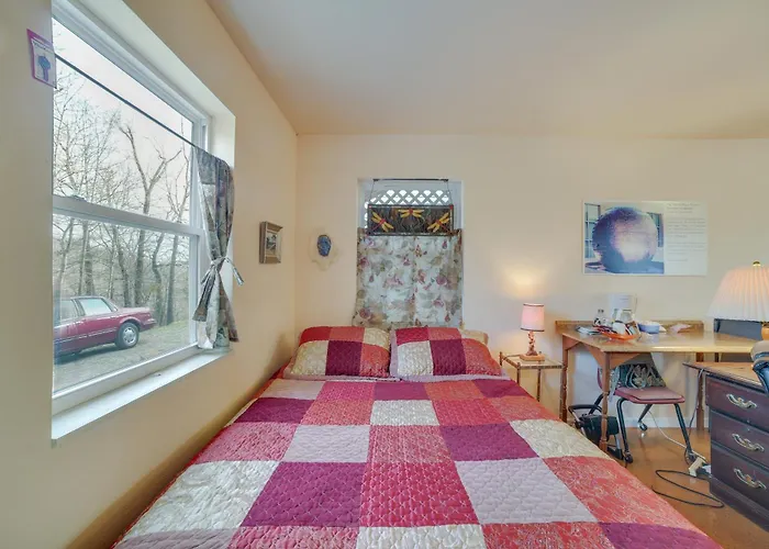 Cozy Rogers Studio Apt W/ Lake Access & Fire Pit!