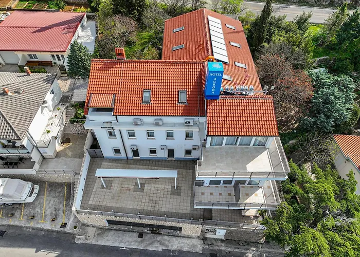 Villa Aurora