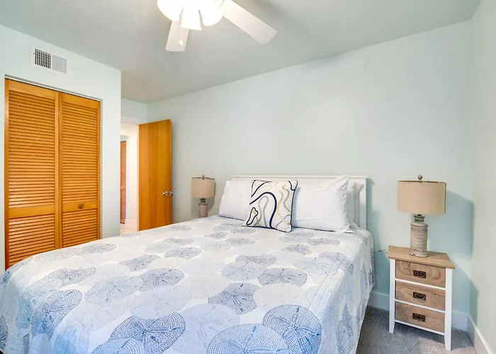 Cedar Key Condo W/ Balcony & Gulf Views!