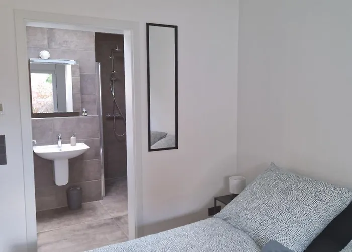 Central Comfort Modernes Studio