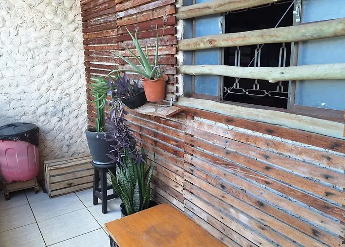 04 Quarto, com sala, cozinha, banheiro e sacada
