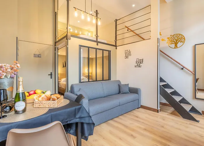 Adira Marseille Montgrand 2 Etoiles