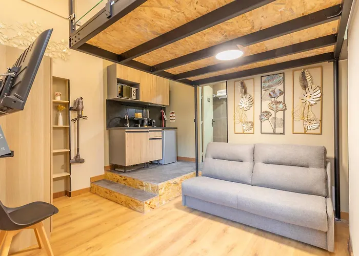Adira Marseille Montgrand 2 Etoiles