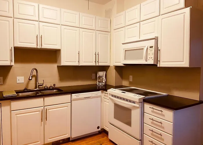Treetop Apartment In The Heart Of Mpls