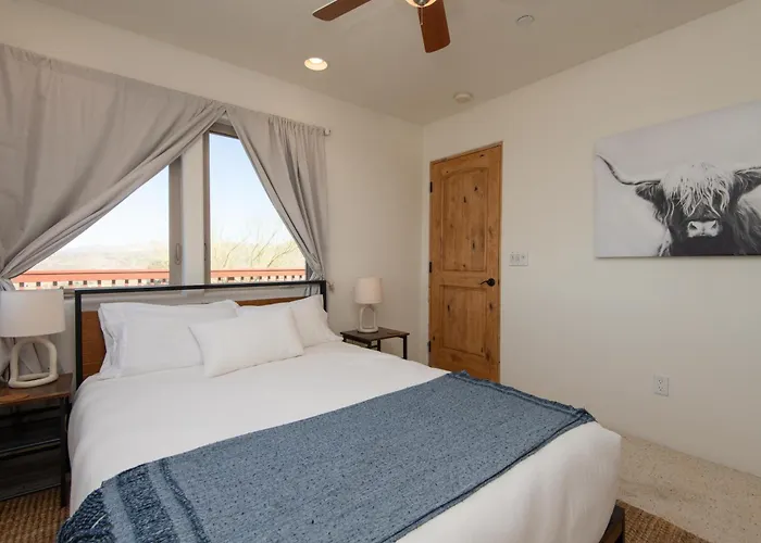 Desert Lily - Sunrise Suite With Private Hot Tub And Shared Pool