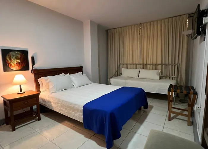HOTEL ARMENIA CENTRO , TENEMOS AGUA CALIENTE y FACTURACION ELECTRONICA, Gracias