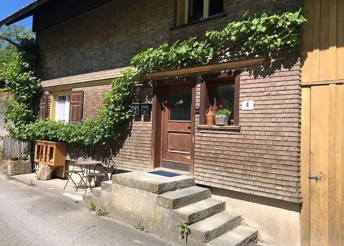 Ursprungshaus - Nuss und Traube