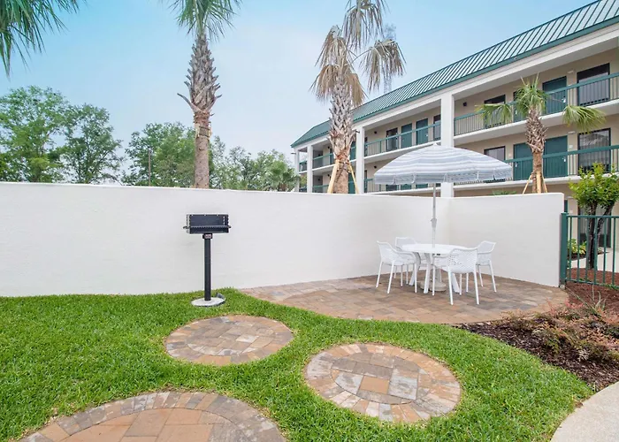 Econo Lodge Inn & Suites Foley-North Gulf Shores