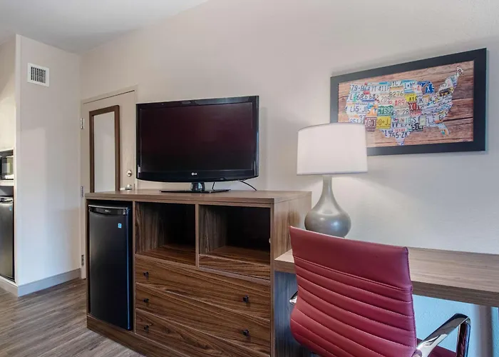 Econo Lodge Inn & Suites Foley-North Gulf Shores