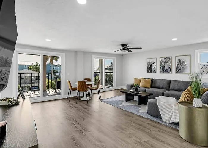 Modern 3 Bedroom Beach Retreat With Private Balcony