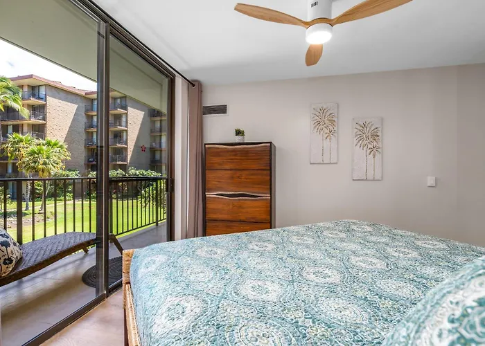 Hip Hawaiian Oceanfront Vistas