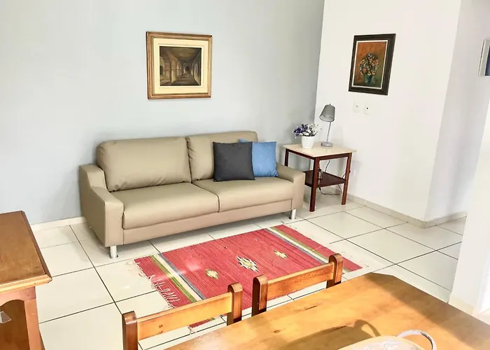 Apartamento Privado - 2 quartos, varanda, sala e cozinha integrada