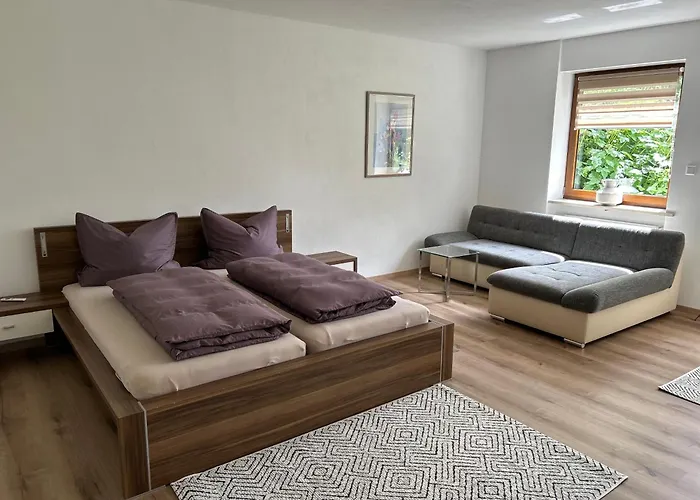 Ruhige Ferienwohnung mit Terrasse für 2 Personen