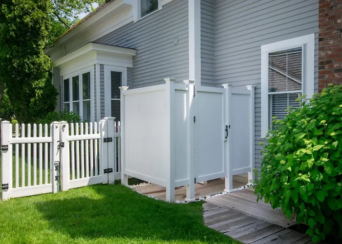 Gorgeous Traditional Home Modern Amenities Downtown Harwichport