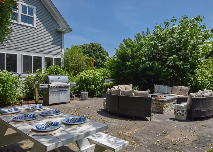 Gorgeous Traditional Home Modern Amenities Downtown Harwichport