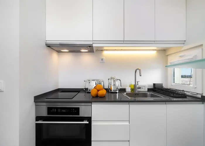 Whome Study & Surf Carcavelos 1-Bed By Beach & Nova Sbe