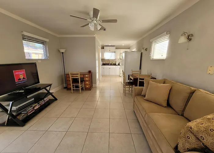 Cottage On Walking Distance To Nokomis Beach