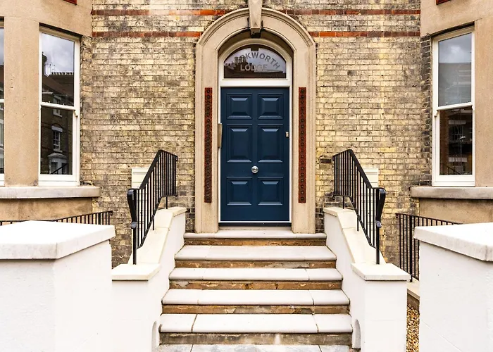 Tailored Stays - Central Cambridge, Warkworth Lodge