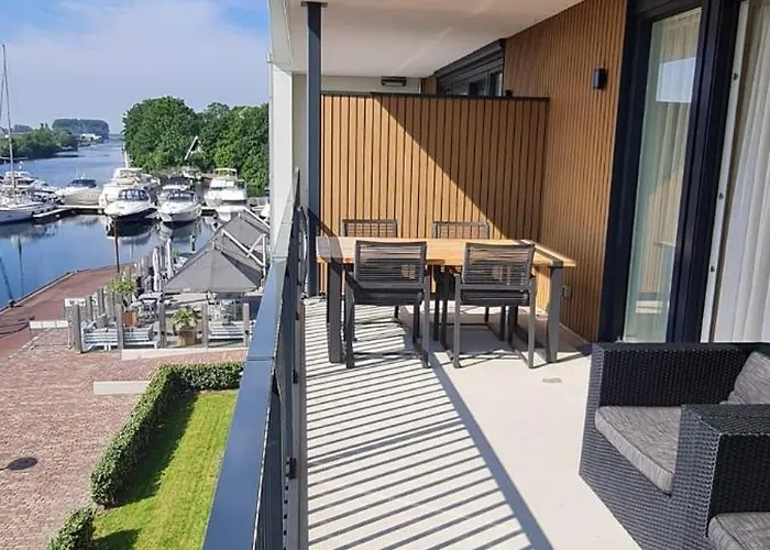 Luxe 4 Persoons Appartement In Residence Marina Kamperland 2C