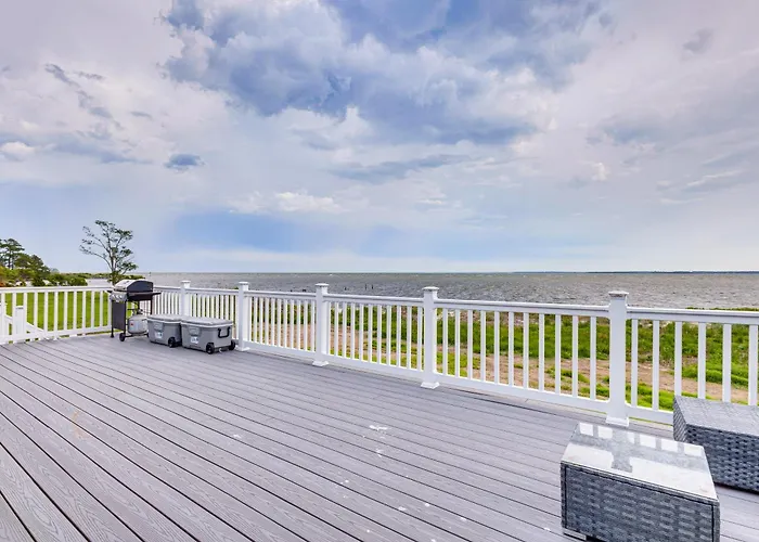 Private Beach & Deck: Bayfront Home In Hayes!