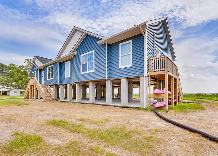 Private Beach & Deck: Bayfront Home In Hayes!