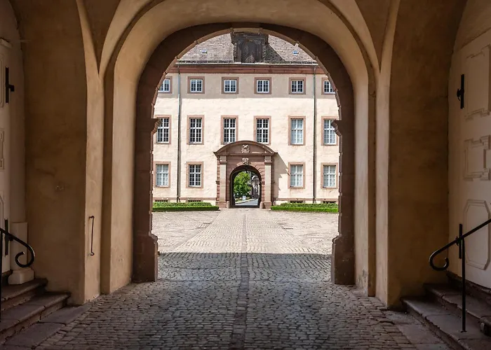 Luxus wohnen im Schloss Corvey für 1-6 Gäste im UNESCO Weltkulturerbe Höxter Weserbergland free W-Lan Parken Netflix für Familien Paare und Geschäftsreisende inkl Handtücher Seife Nintendo Switch uvm