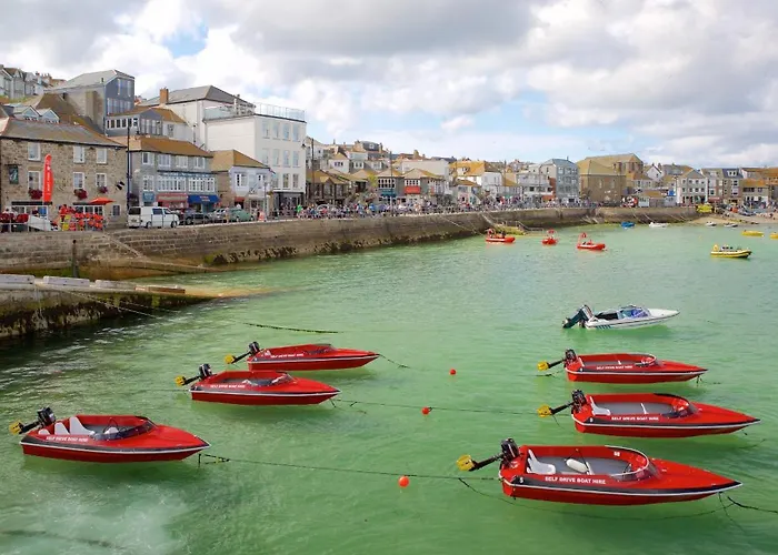 St Ives Apartment Less Than 5 Minutes Walk To Beach Parking Available
