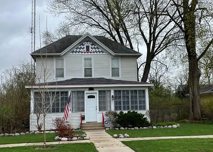 515Escape - Near Downtown, Private Backyard, Firepit, Bbq, Fun!