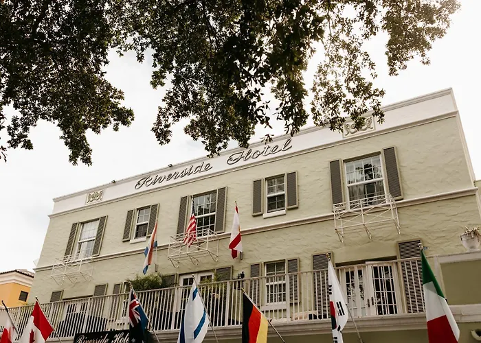Riverside Hotel