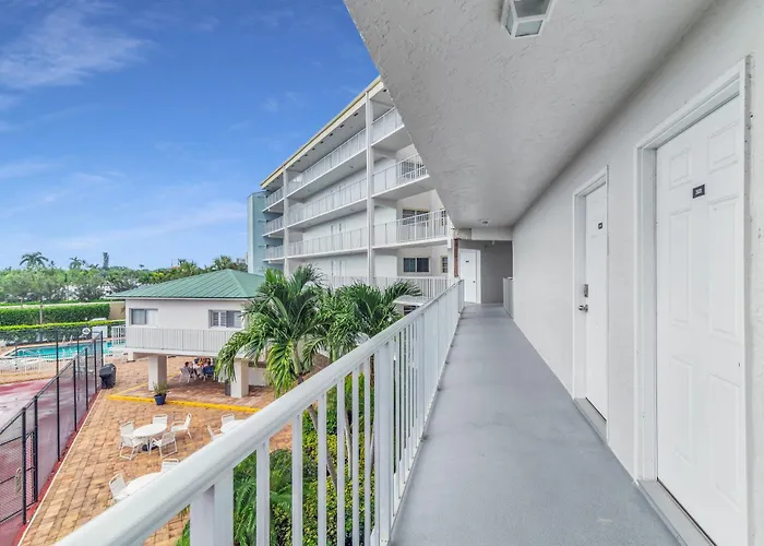 1 Bedroom / New Furniture / Direct Beach Access / Across From J.W. Marriott