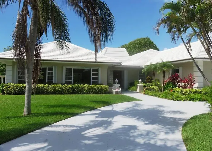 Spacious Villa, Pool, Water Views, Walk To Beach