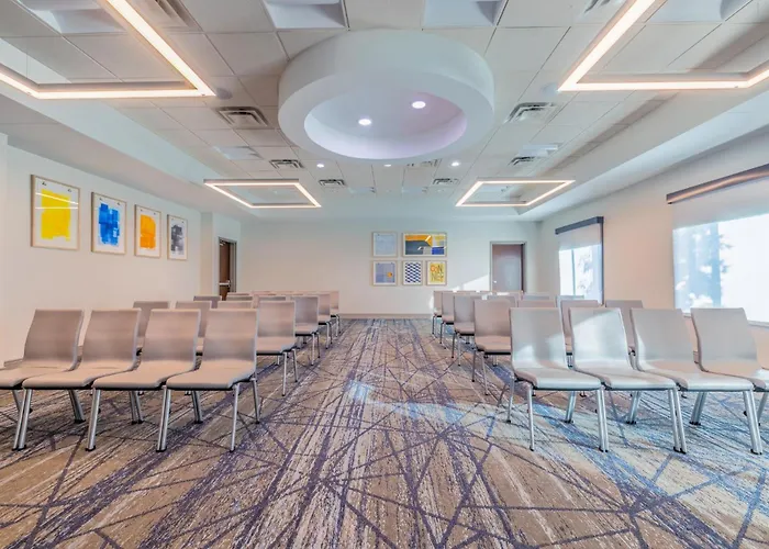 Holiday Inn Express & Suites Kansas City Airport By Ihg