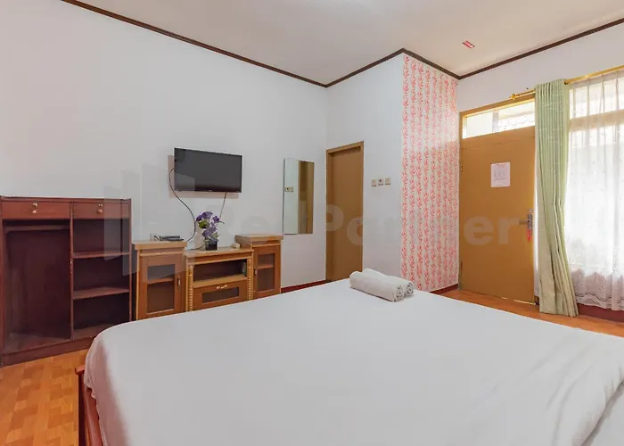 Seruni Guest House Near Alun Alun Lembang Mitra Reddoorz