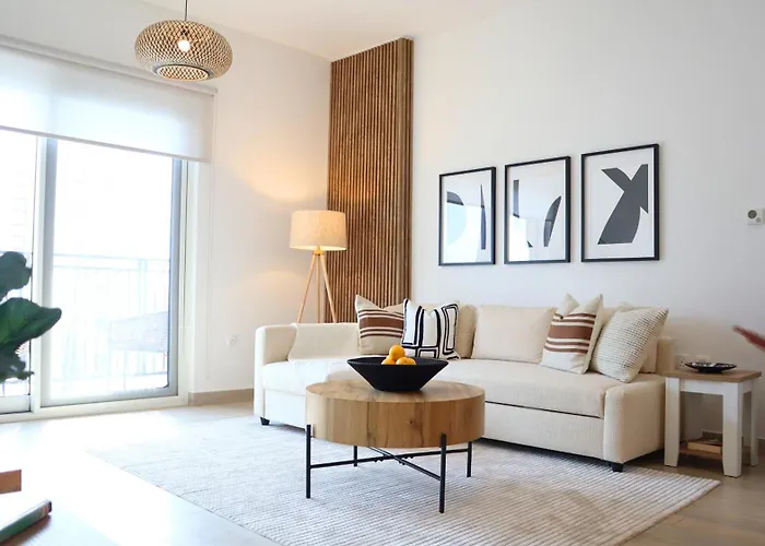 1Br Yas Island - Chic Stay With Pool & Gym